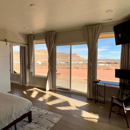 Page Arizona Border Town- Crimson Suite, Desert Canyon Getaway With Views Биг Уотър Екстериор снимка